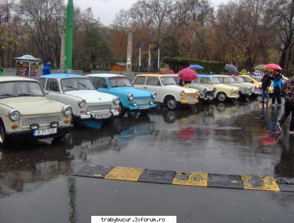 printre picaturi  :wink2: parada trabant din 9. 12. 2012.